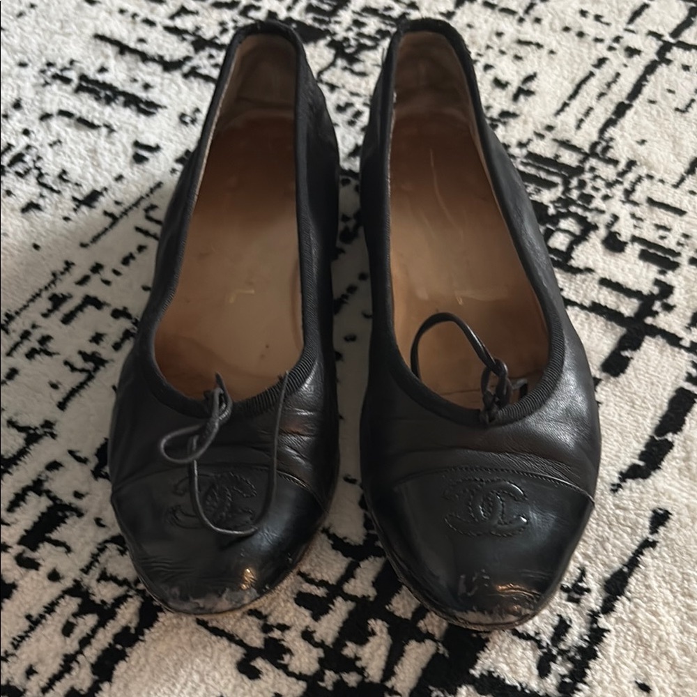 CHANEL Black Leather Flats with Logo Detail